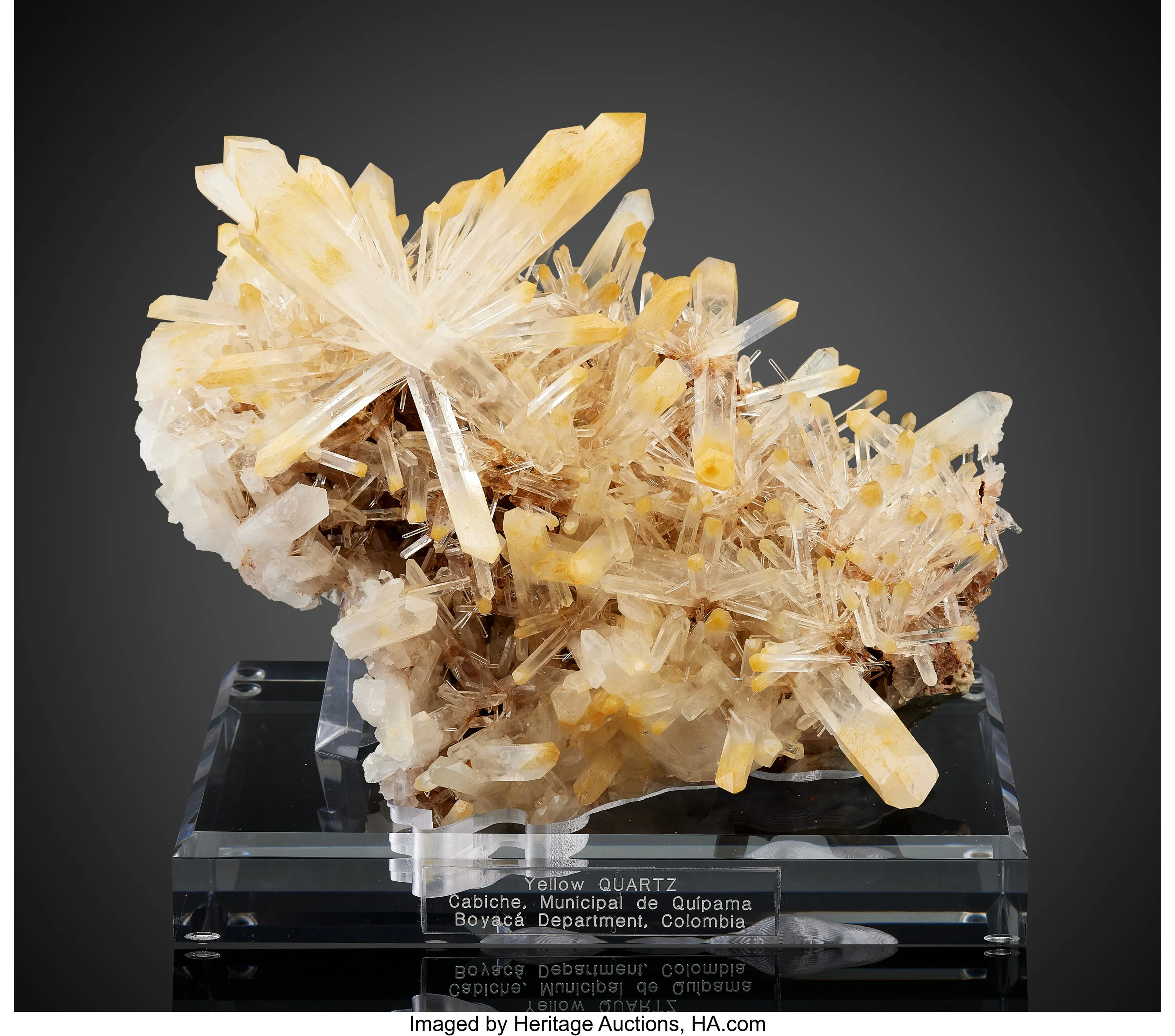 Quartz with Halloysite inclusions - image 1