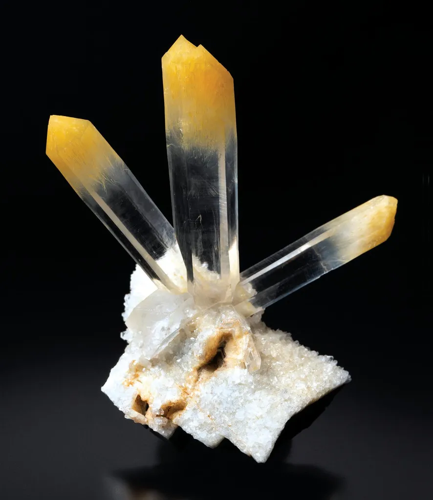 Quartz with halloysite inclusions image