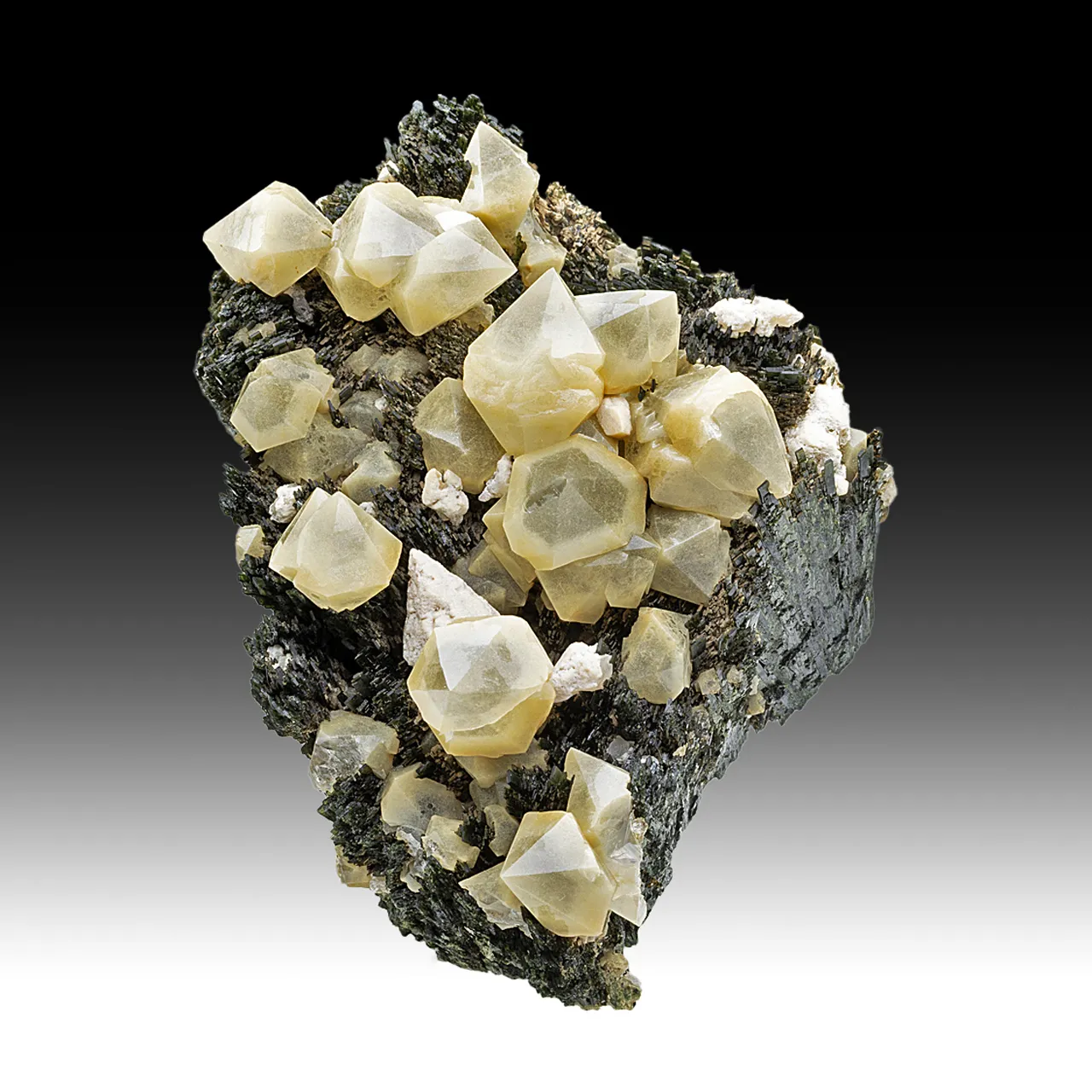 Quartz with Hedenbergite - image 1