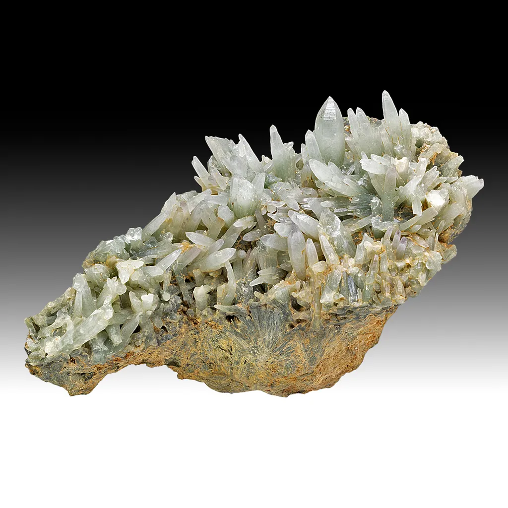 Quartz with Hedenbergite image