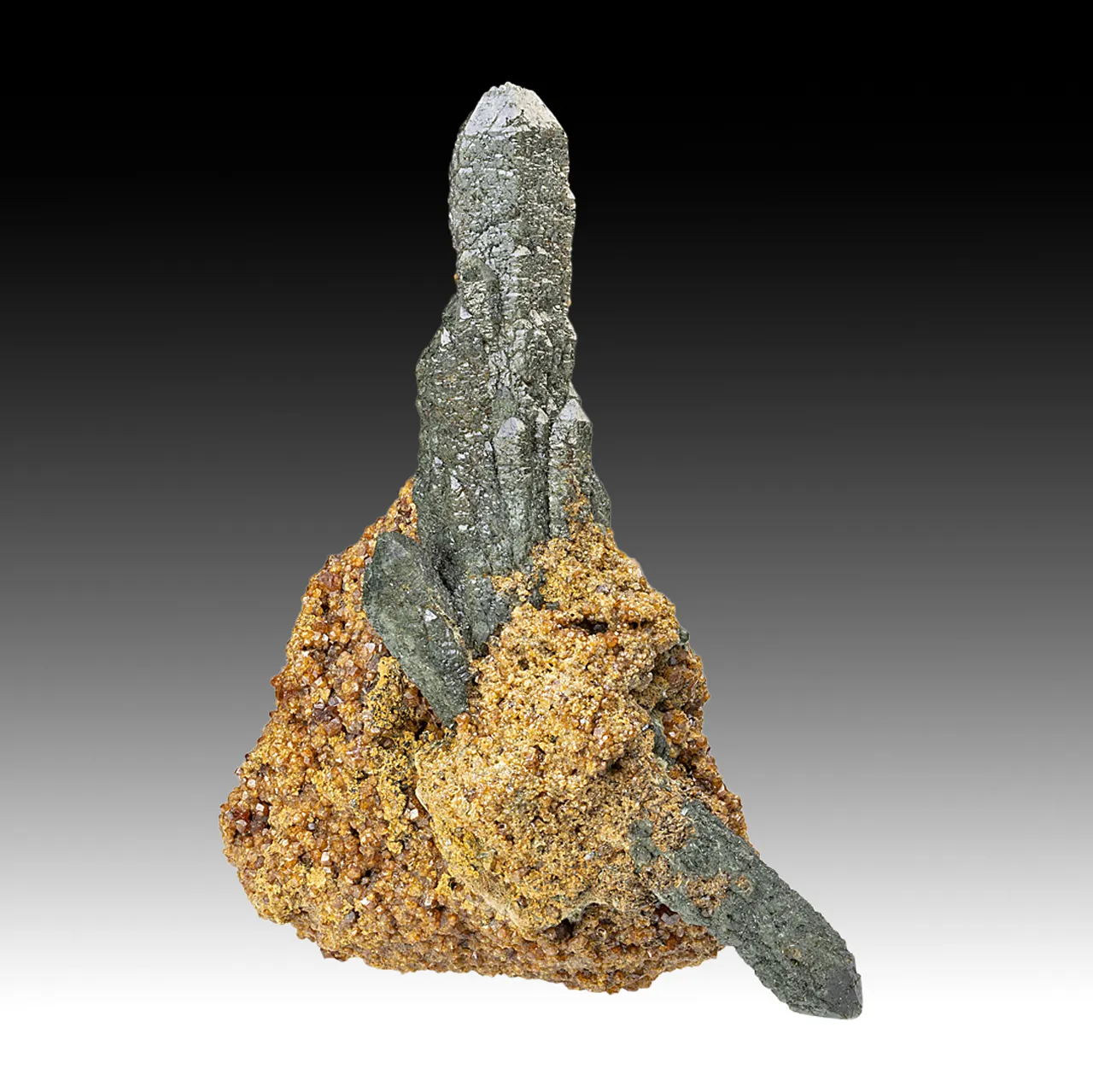 Quartz with Hedenbergite, Andradite - image 1