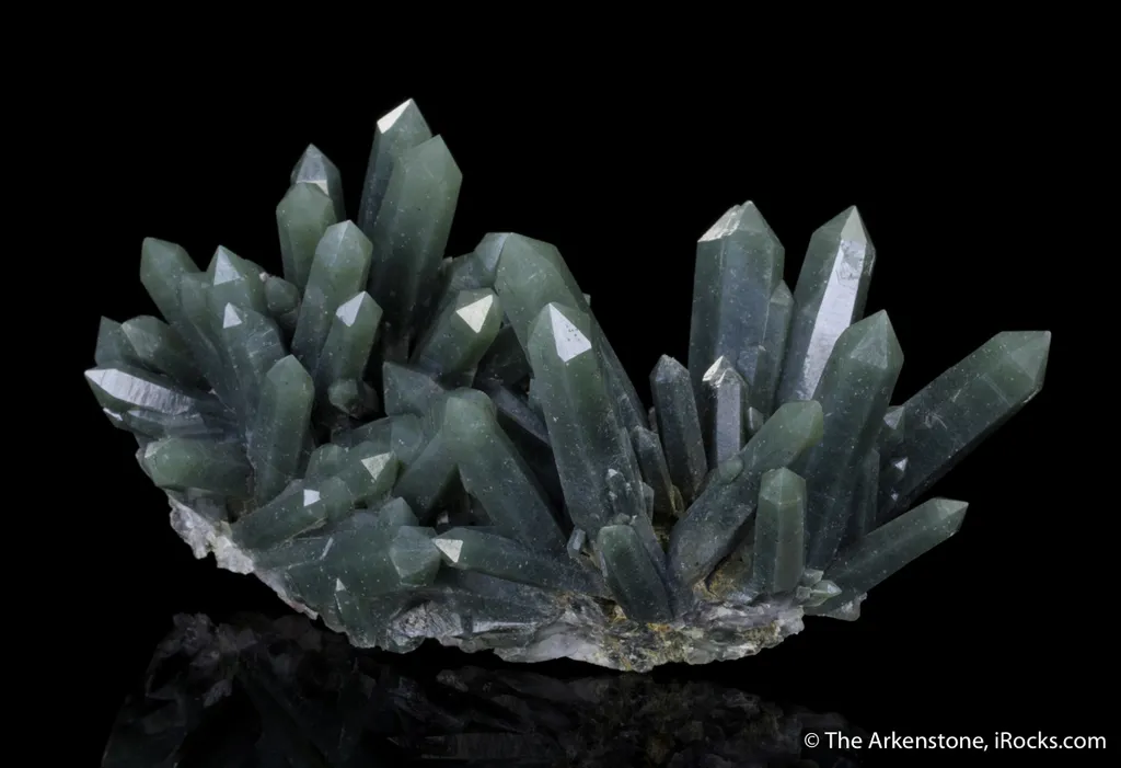 Quartz with Hedenbergite inclusions - image 2