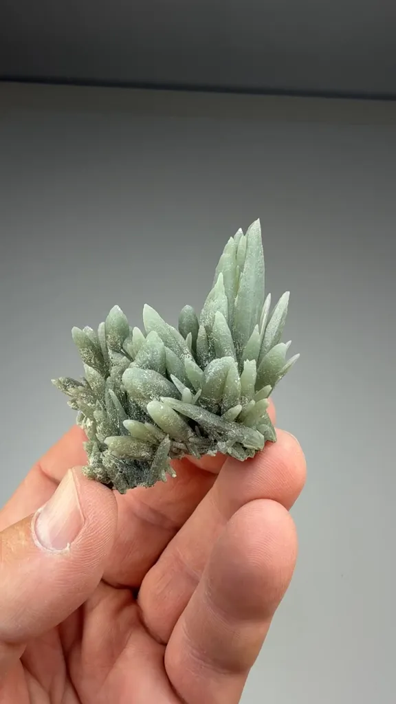 Quartz with Hedenbergite inclusions (305) - image 2