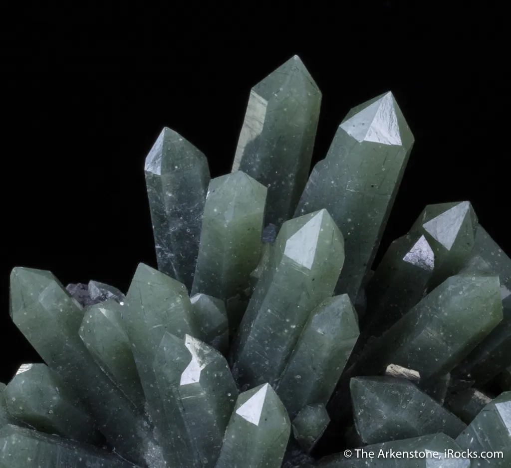 Quartz with Hedenbergite inclusions - image 5