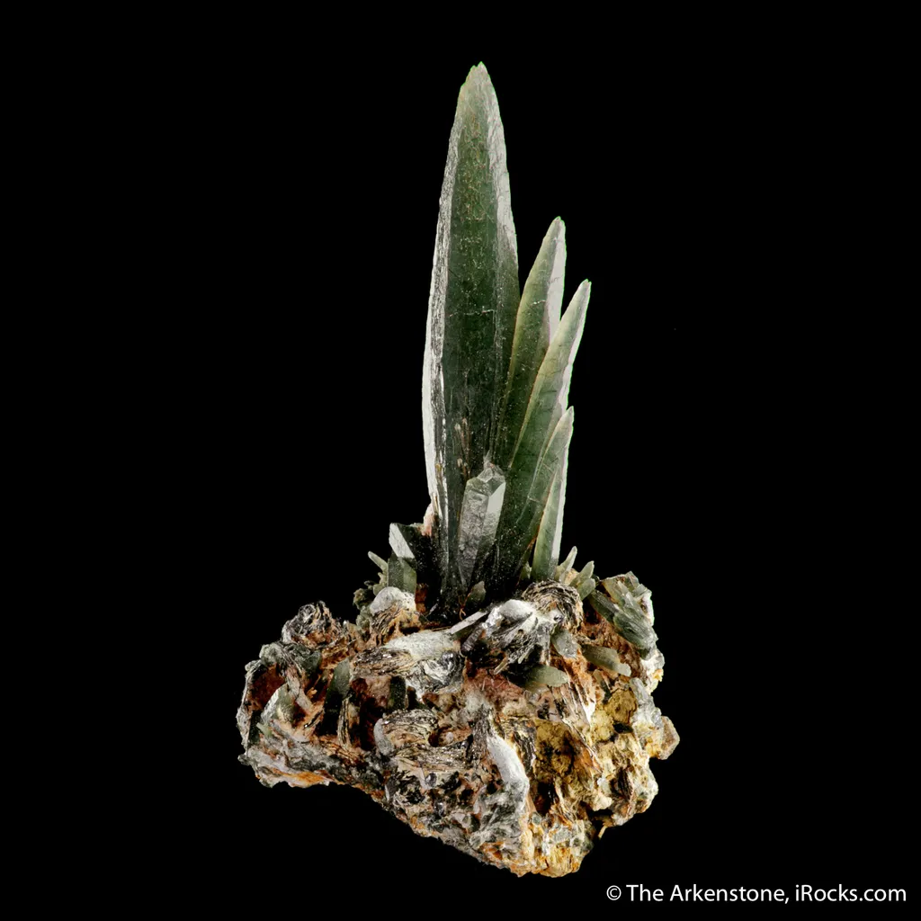 Quartz with Hedenbergite inclusions image