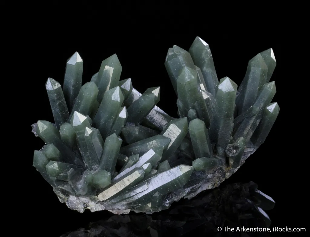 Quartz with Hedenbergite inclusions - image 3