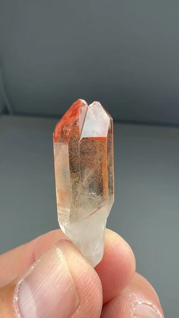 Quartz with Hematite - image 2