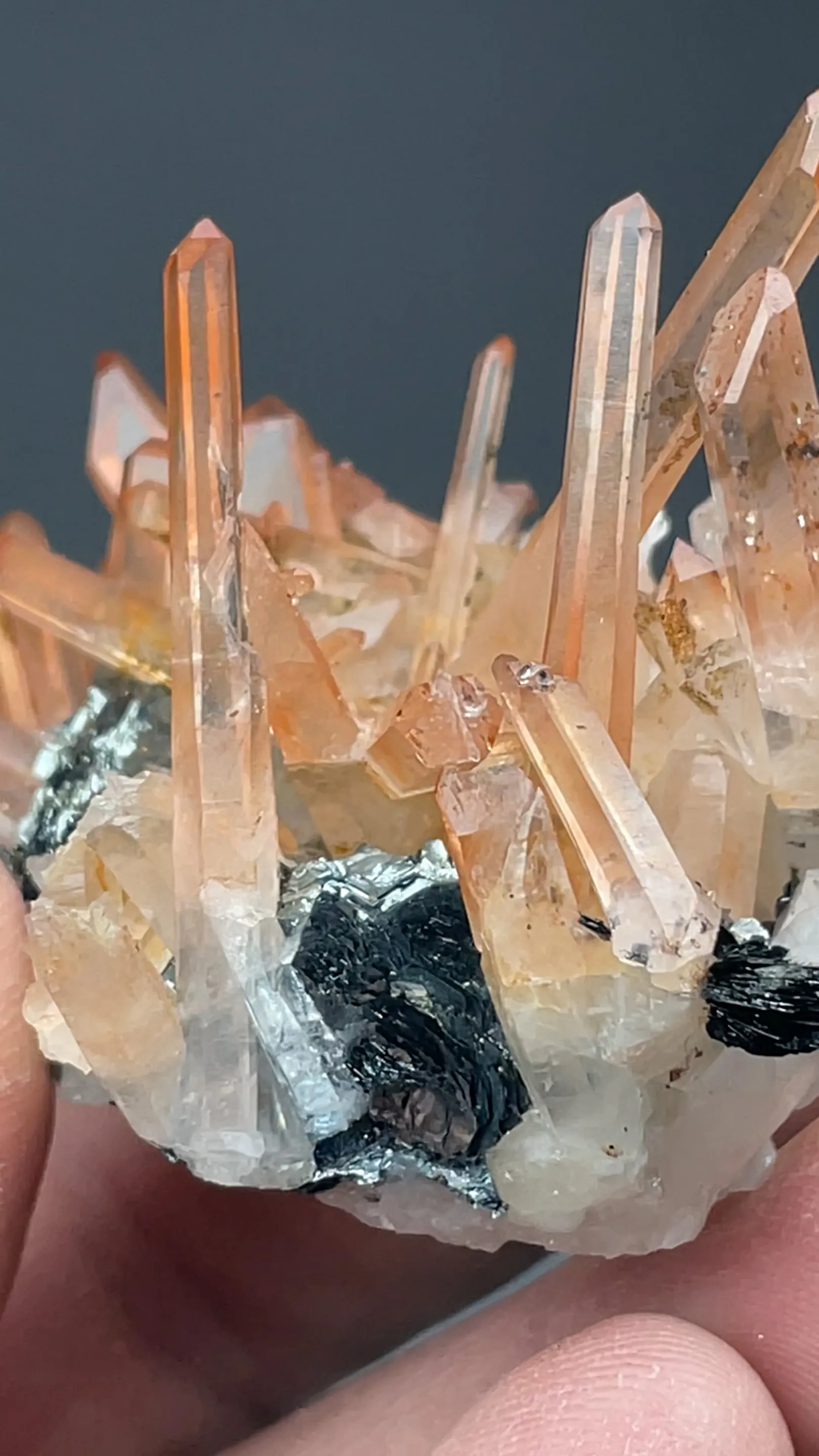 Quartz with Hematite - image 2