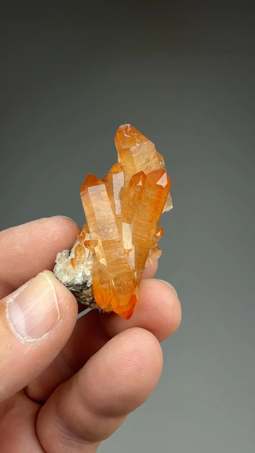 Quartz with Hematite - image 2