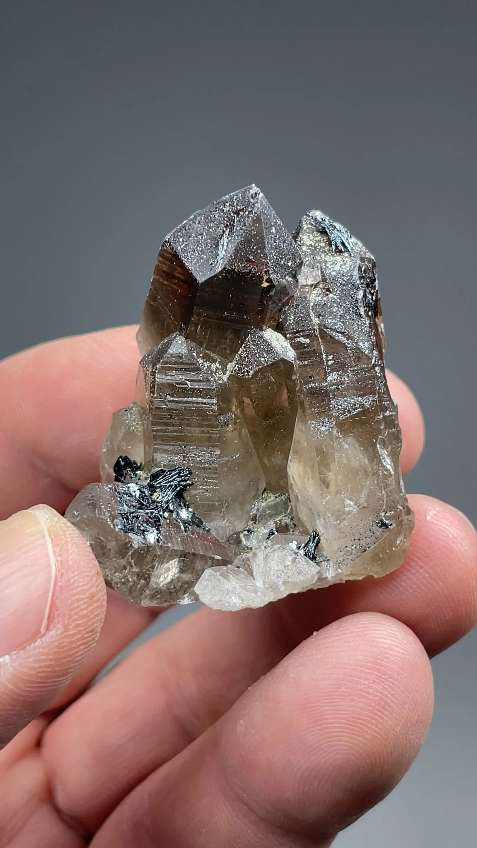 Quartz with Hematite - image 2
