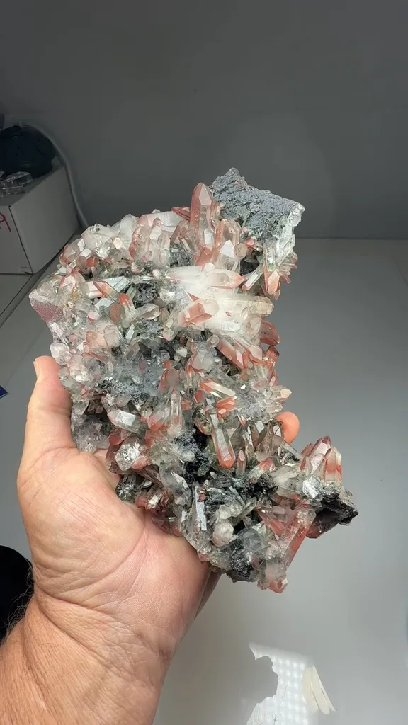 Quartz with Hematite - image 2
