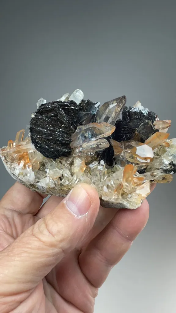 Quartz with Hematite - image 2
