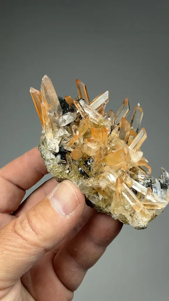 Quartz with Hematite - image 2