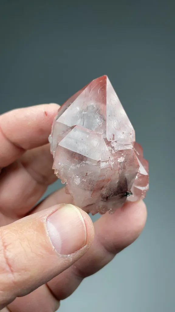 Quartz with Hematite - image 2
