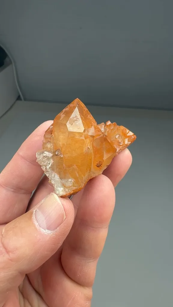 Quartz with Hematite - image 2