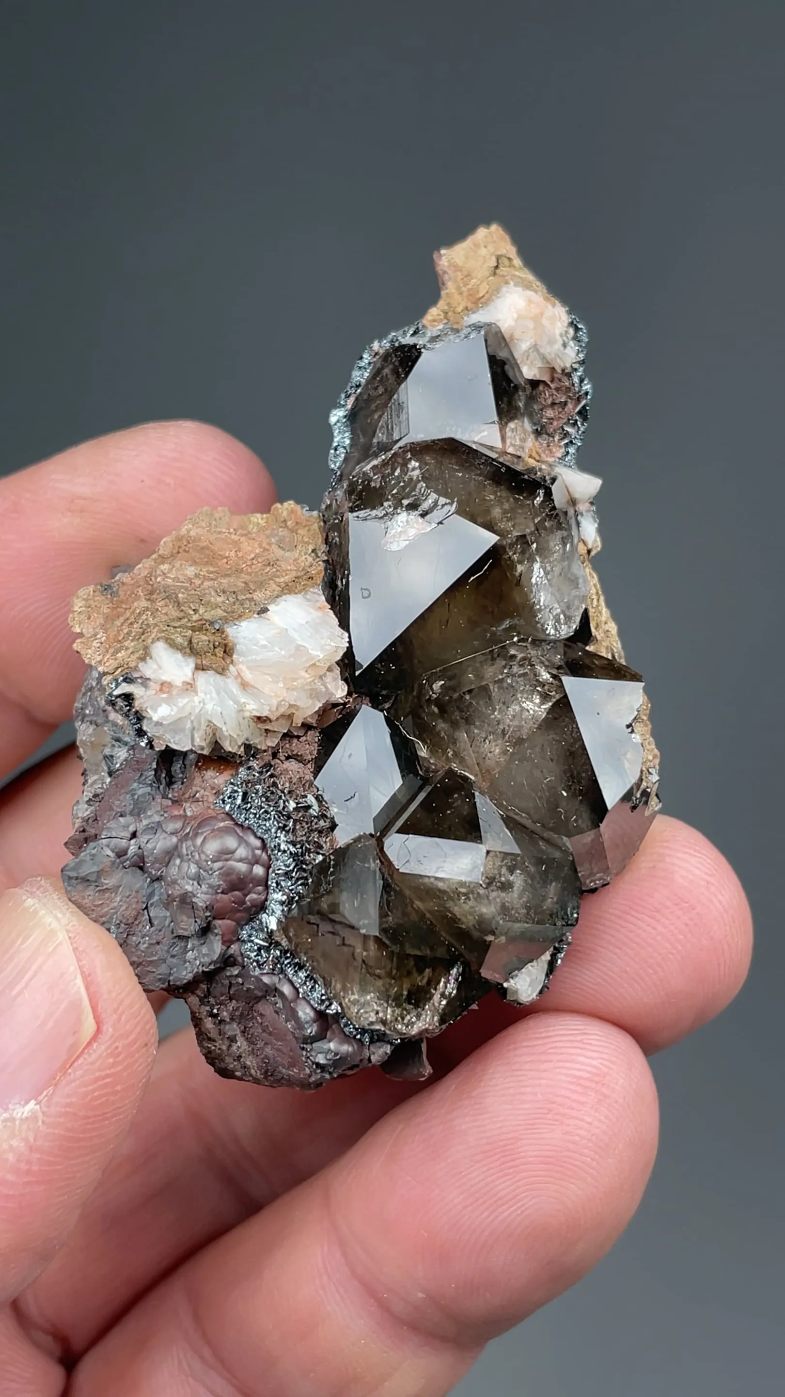 Quartz with Hematite, Barite - image 2