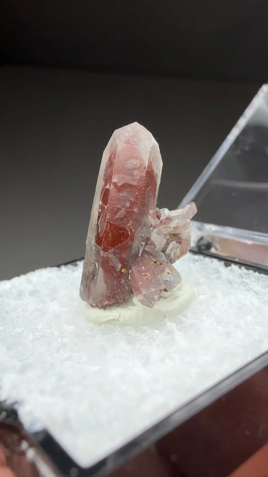 Quartz with Hematite - image 2