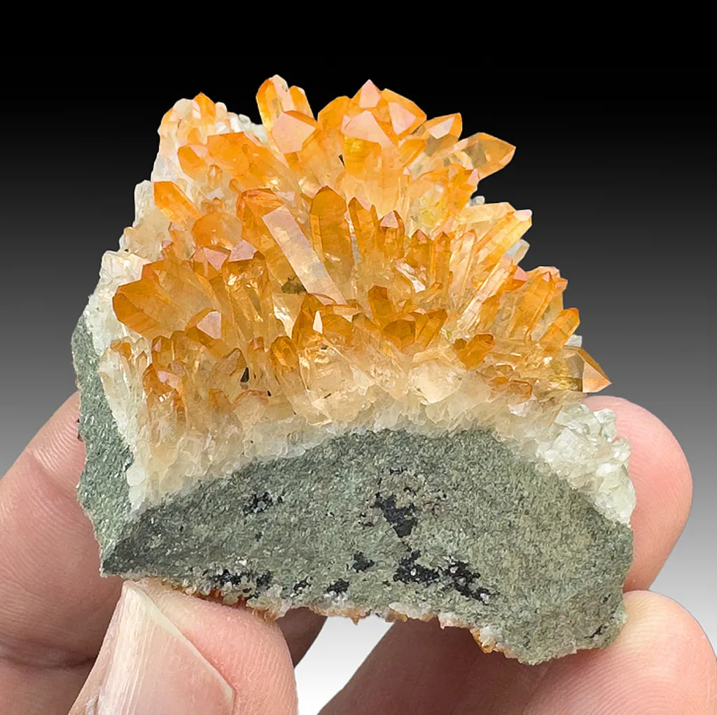 Quartz with Hematite image