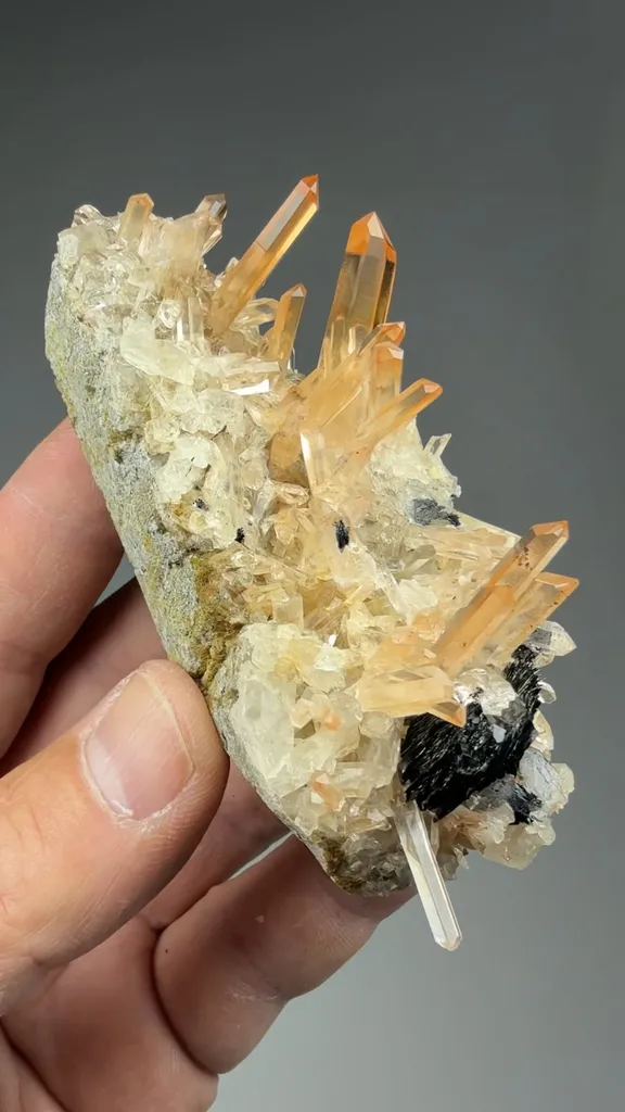 Quartz with Hematite - image 2