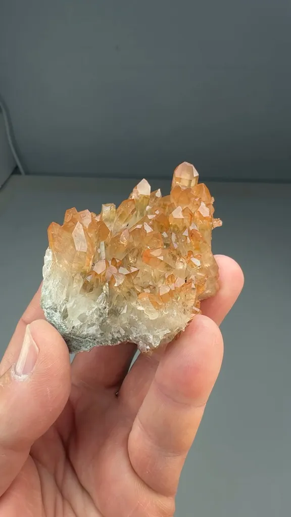 Quartz with Hematite - image 2