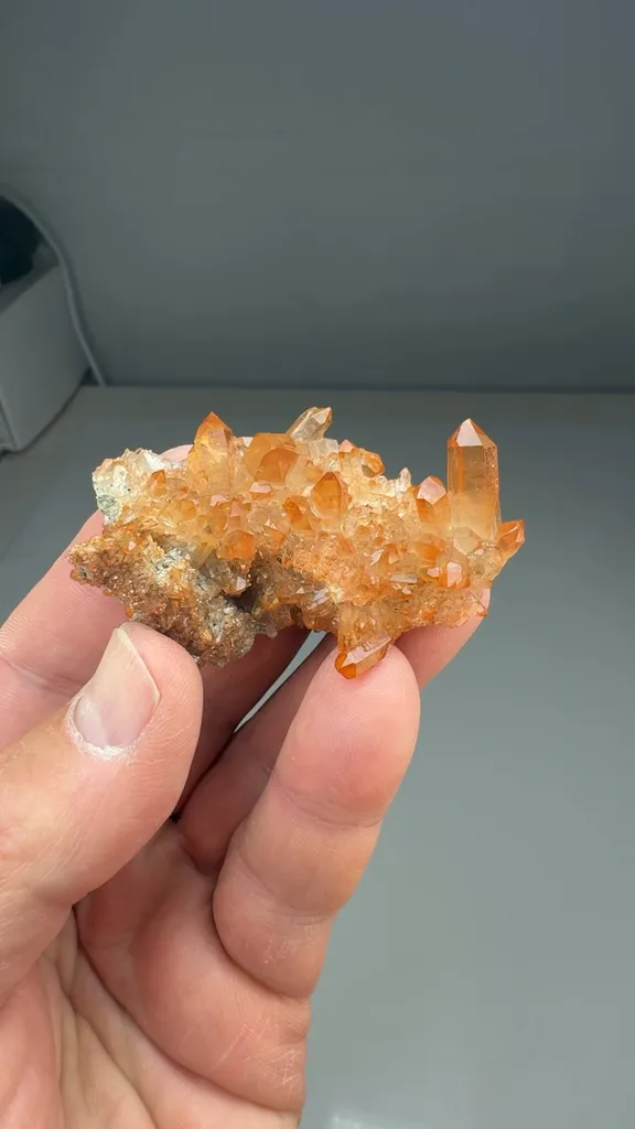 Quartz with Hematite - image 2