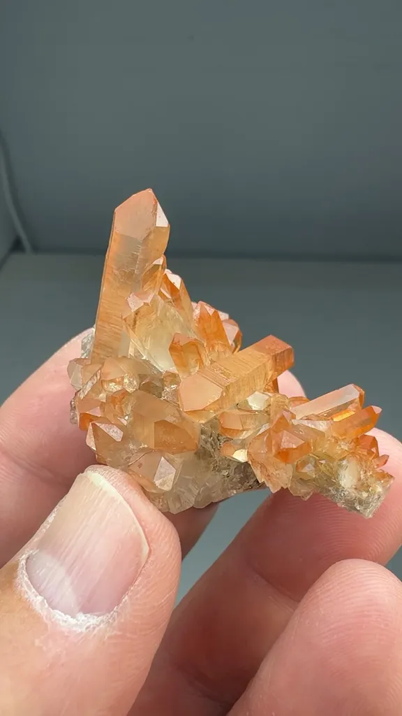 Quartz with Hematite - image 2