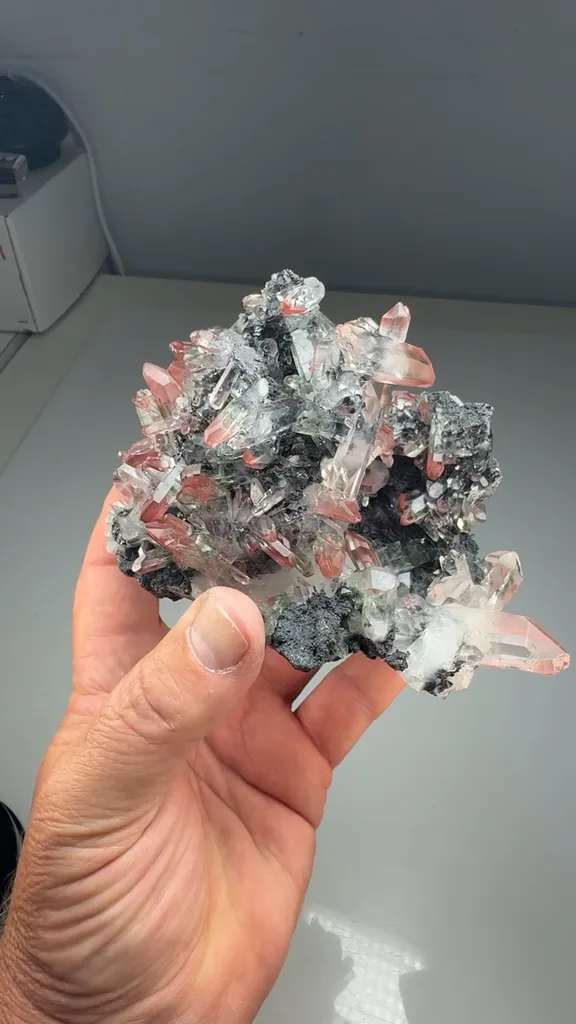 Quartz with Hematite - image 2