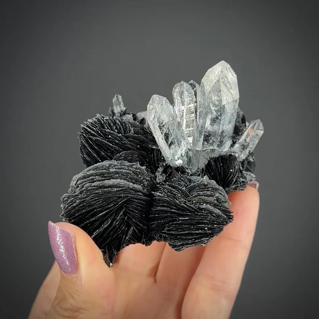 Quartz with Hematite - image 2