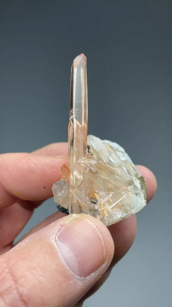Quartz with Hematite - image 2