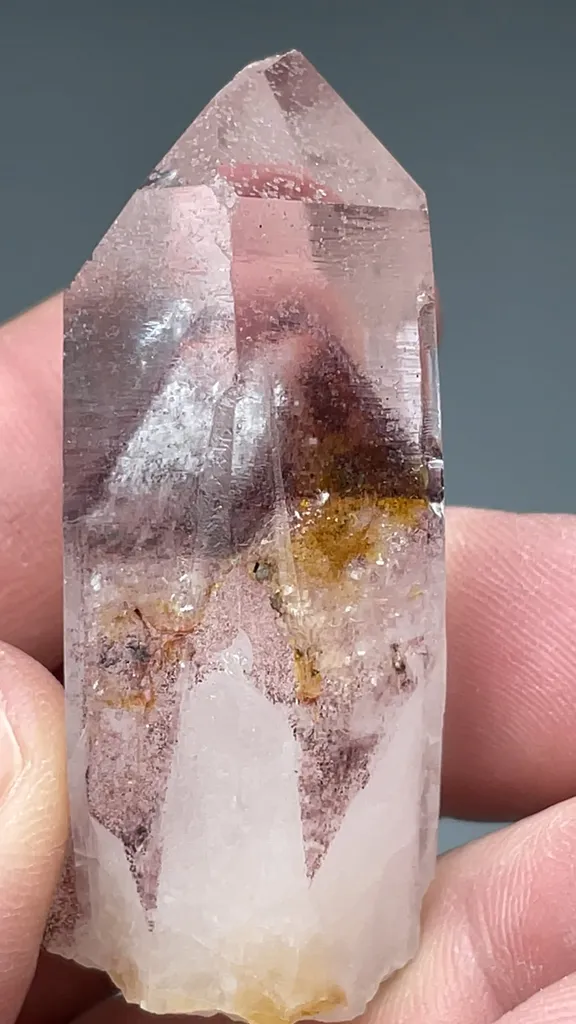 Quartz with Hematite inclusions - image 2