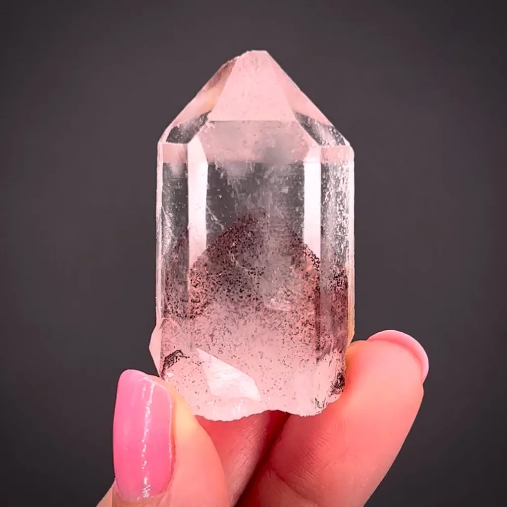 Quartz with Hematite inclusions image