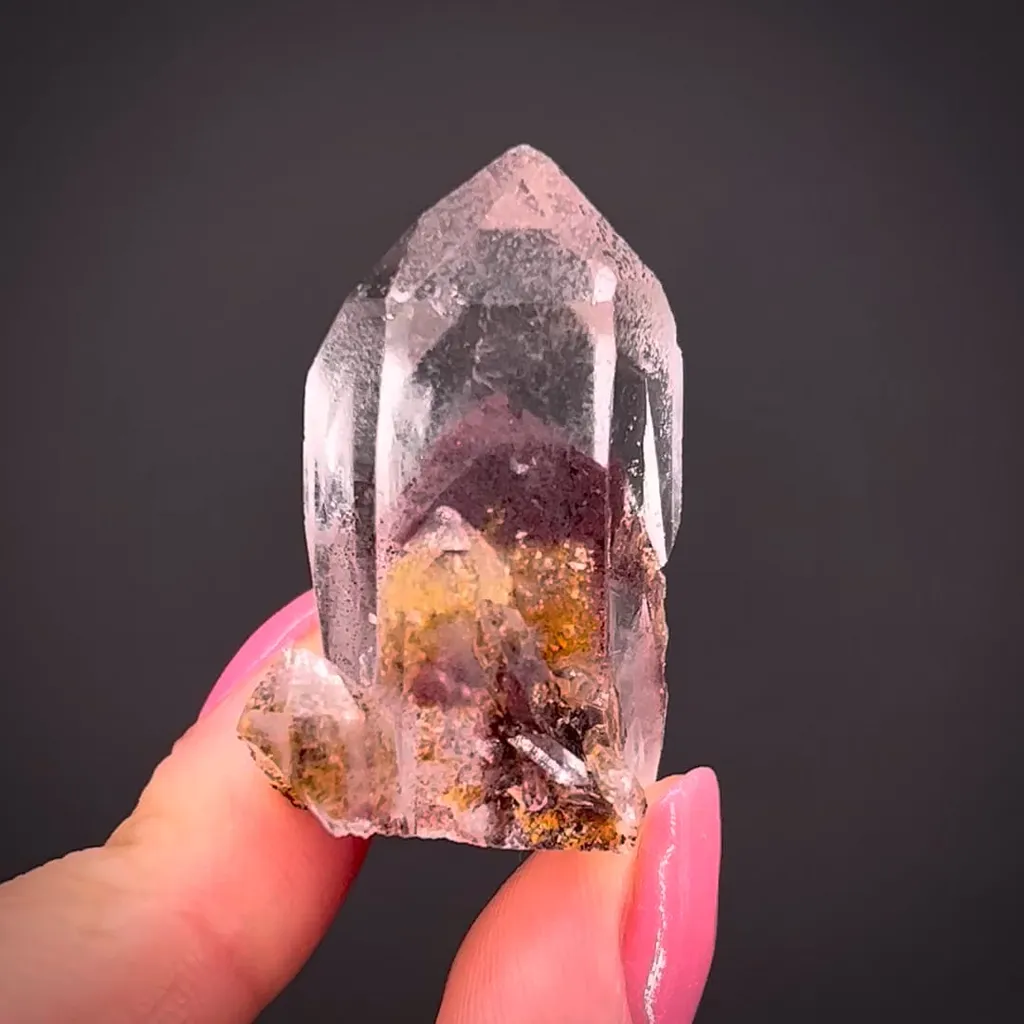 Quartz with Hematite inclusions image