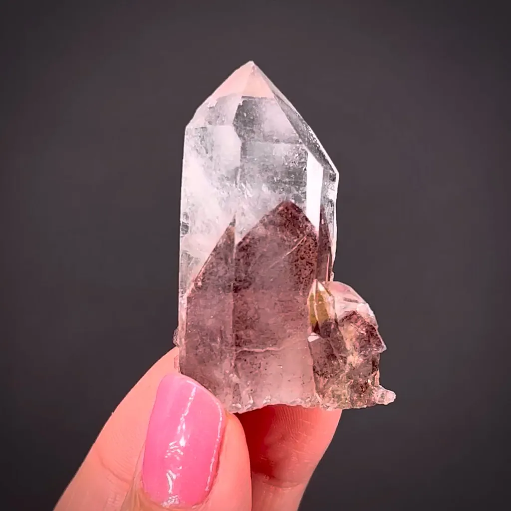 Quartz with Hematite inclusions image