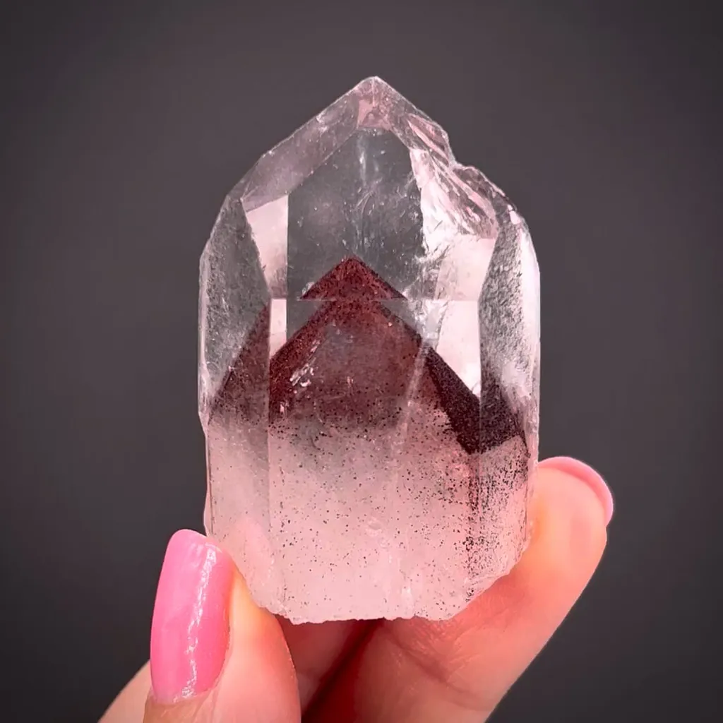 Quartz with Hematite inclusions image