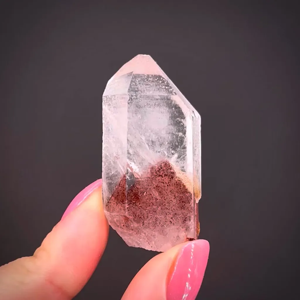 Quartz with Hematite inclusions image