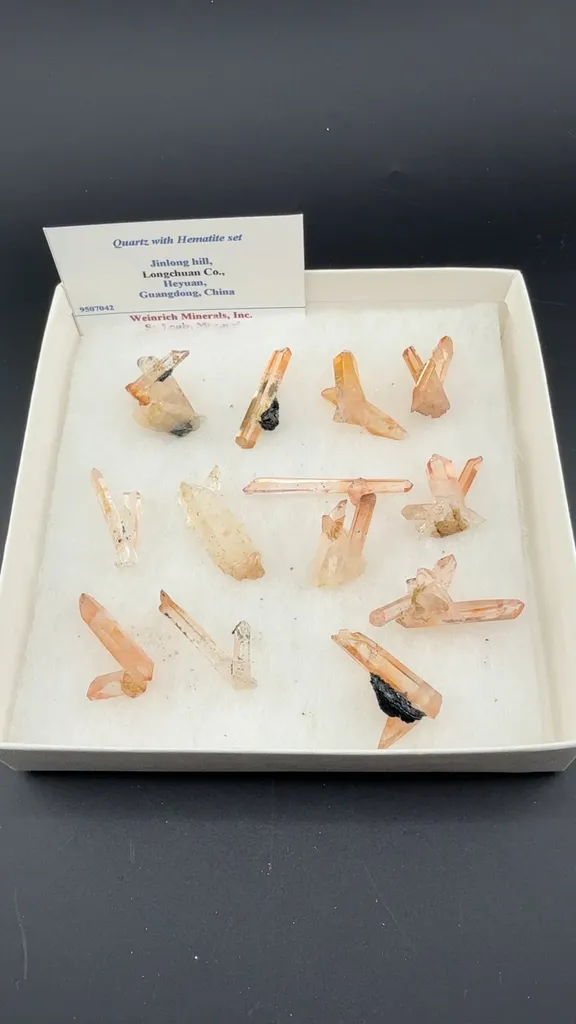 Quartz with Hematite set image