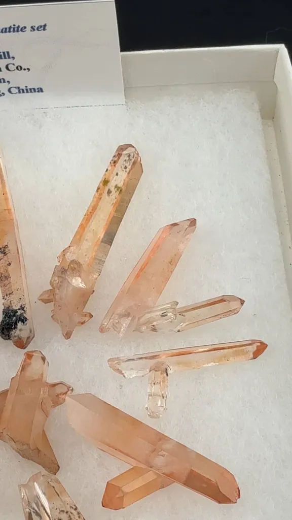 Quartz with Hematite set image