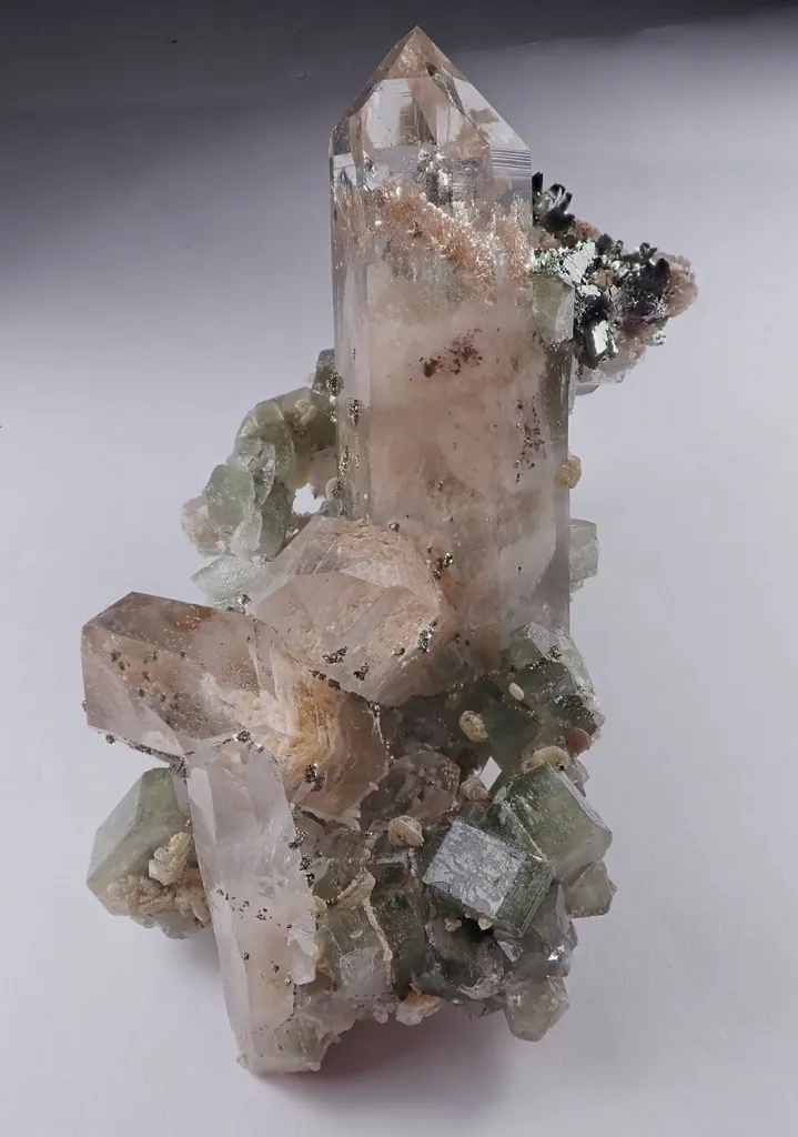 Quartz with inclusions and Fluorapatite, Marcasite, Muscovite and Siderite image
