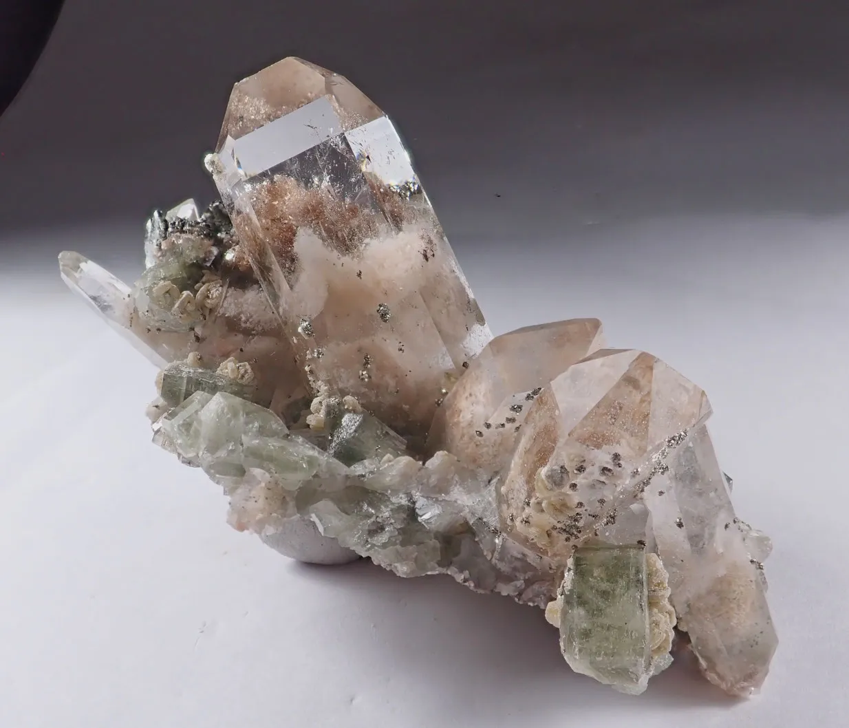 Quartz with inclusions and Fluorapatite, Marcasite, Muscovite and Siderite - image 5