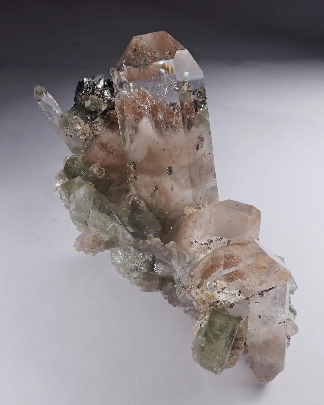 Quartz with inclusions and Fluorapatite, Marcasite, Muscovite and Siderite - image 3