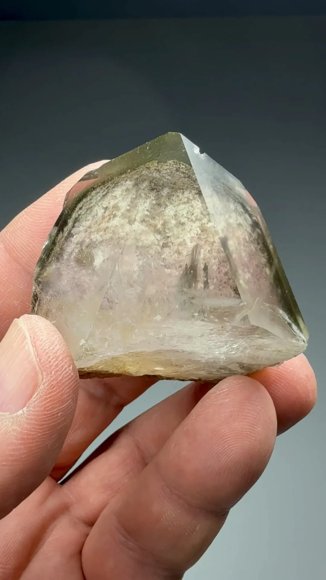 Quartz with inclusions - image 2