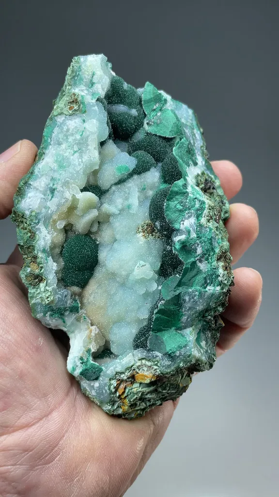Quartz with Malachite - image 2