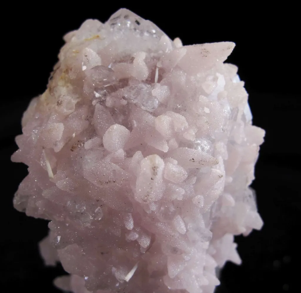 Quartz With Mangano-Calcite on Calcite image