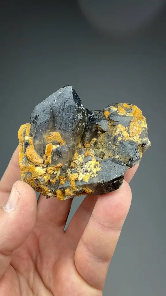 Quartz with Microcline, Hematite - image 2