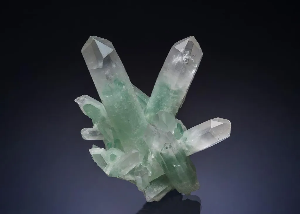 Quartz with Muscovite var. Fuchsite inclusions image