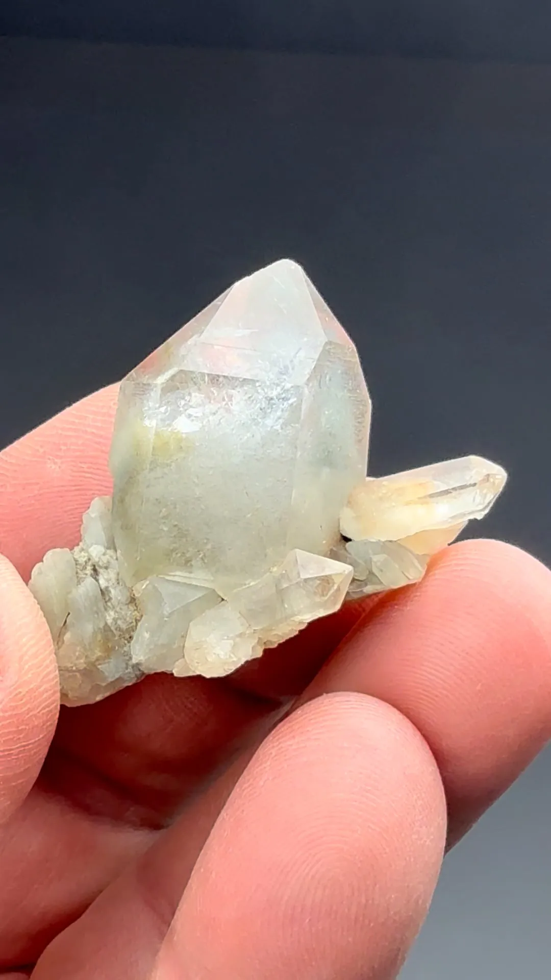 Quartz with Riebeckite inclusions - image 2