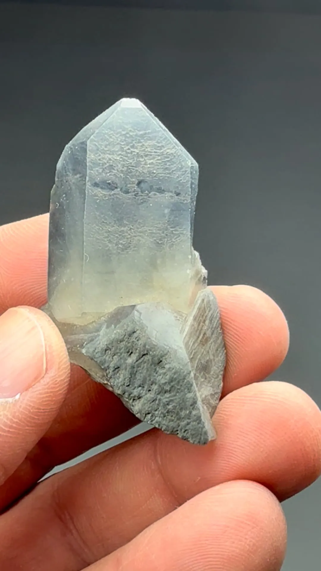 Quartz with Riebeckite inclusions - image 2