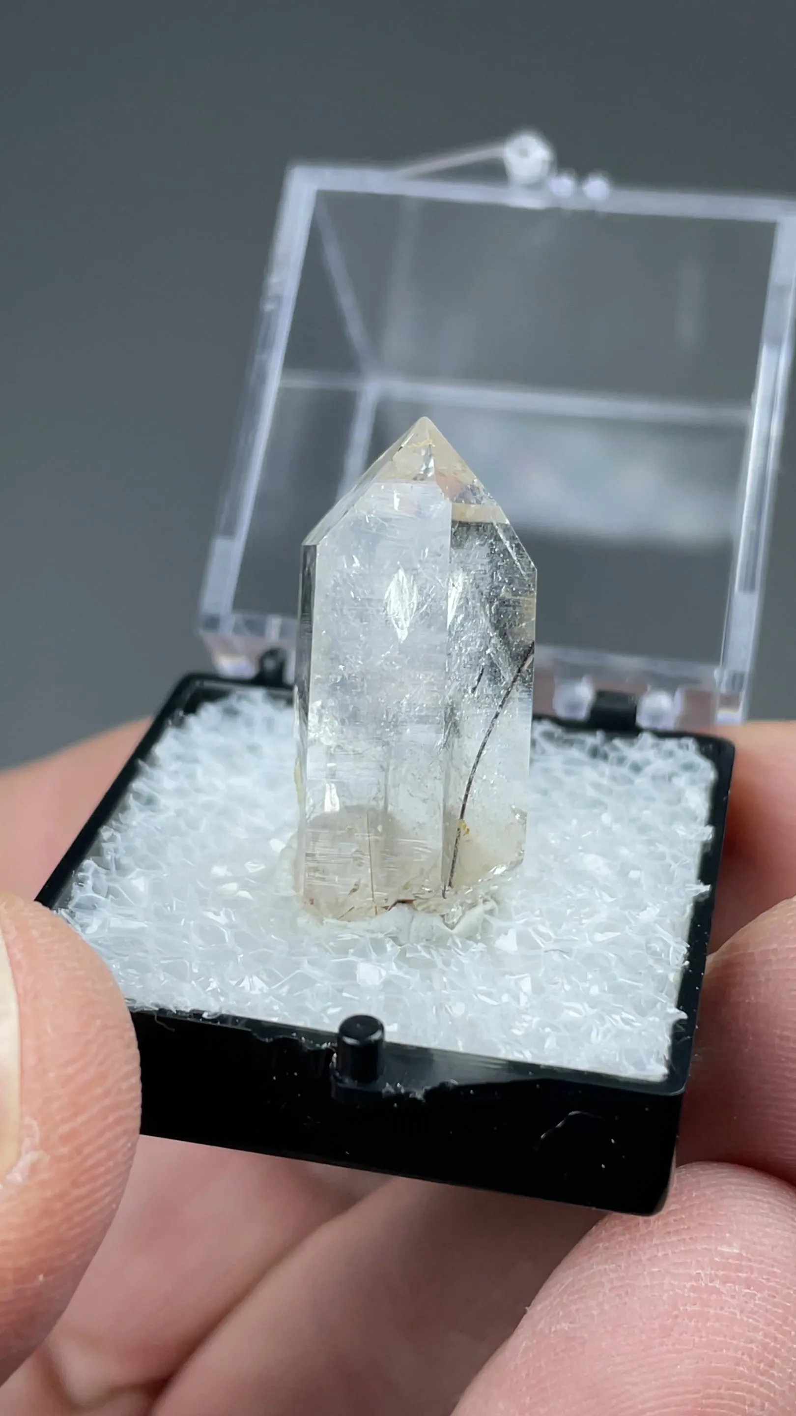 Quartz with Rutile inclusions - image 2
