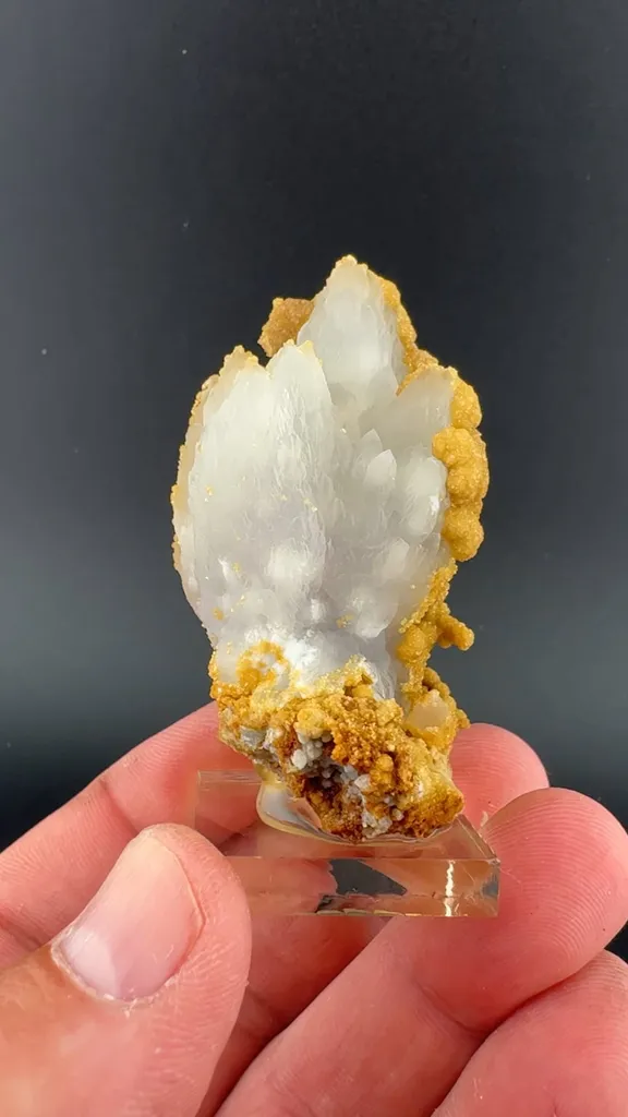 Quartz with Siderite image