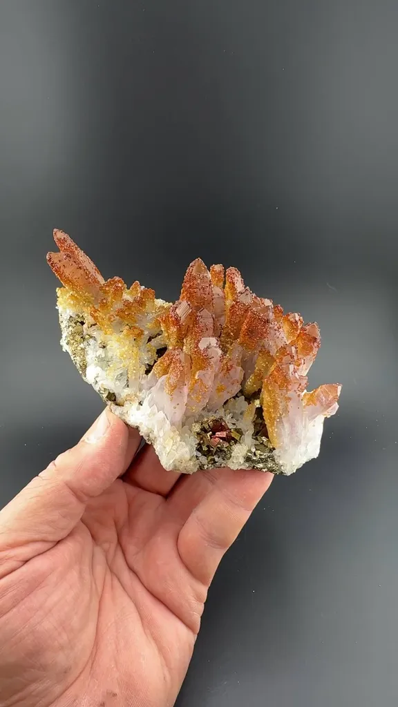 Quartz with Siderite, Pyrite image